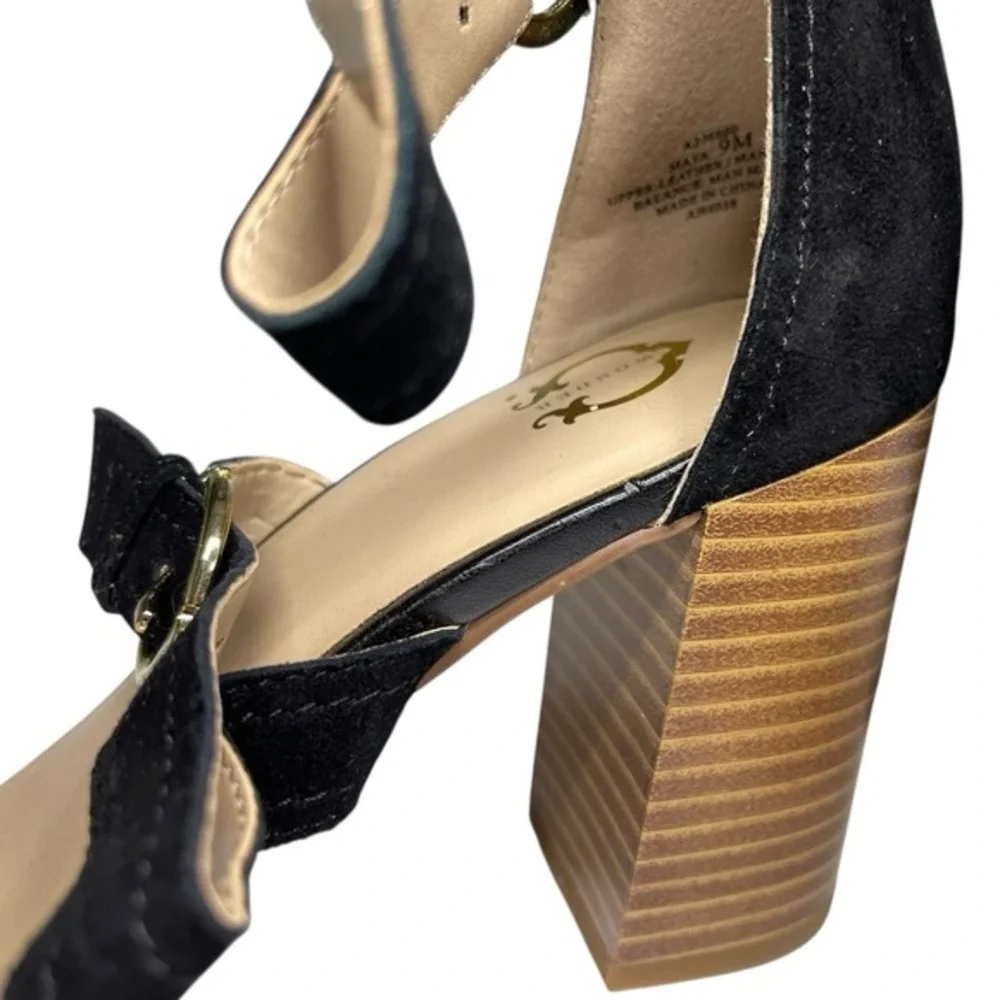 Wonder 9M Black Maya Block Heel Sandal Multi Strap Buckle‎ Gold Hardware Classic